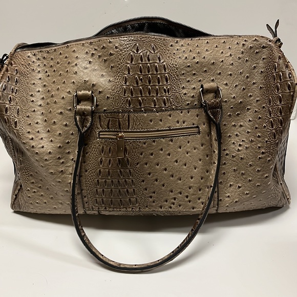 Faux alligator skin overnight bag - Picture 3 of 6